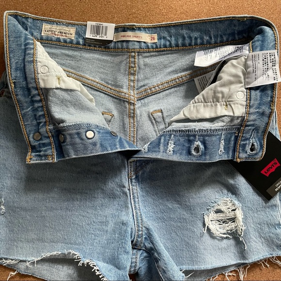 Levi’s Ribcage Shorts - Picture 4 of 8